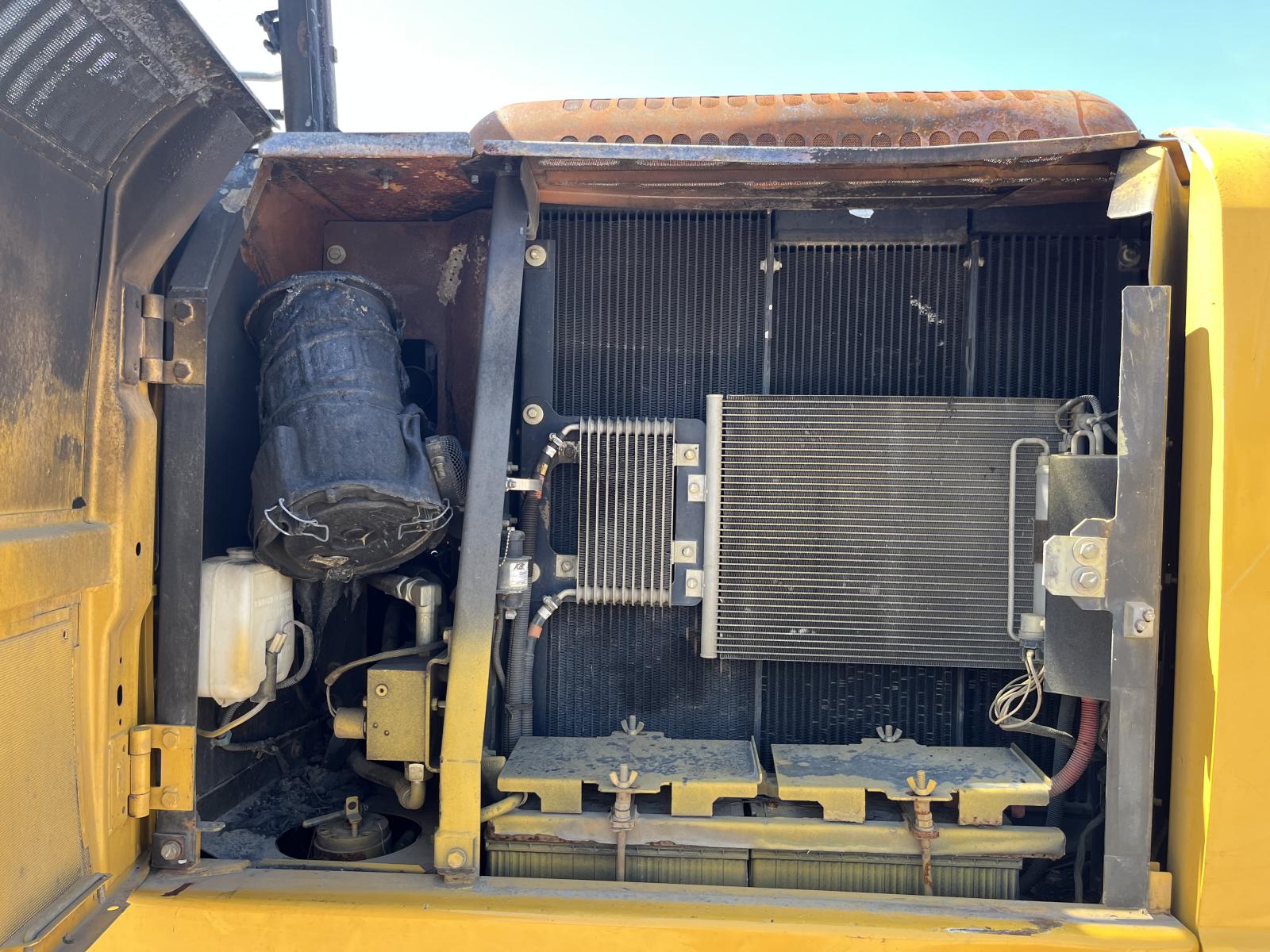 ./imagenes/INVOICE/2019/18272/JOHN DEERE 160D (11).JPG